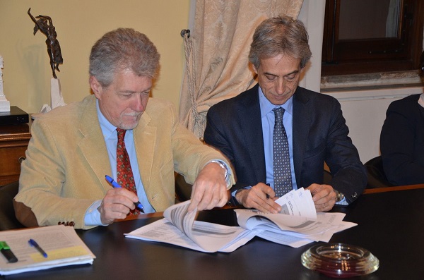 Convenzione Ghinelli e Desideri firmano