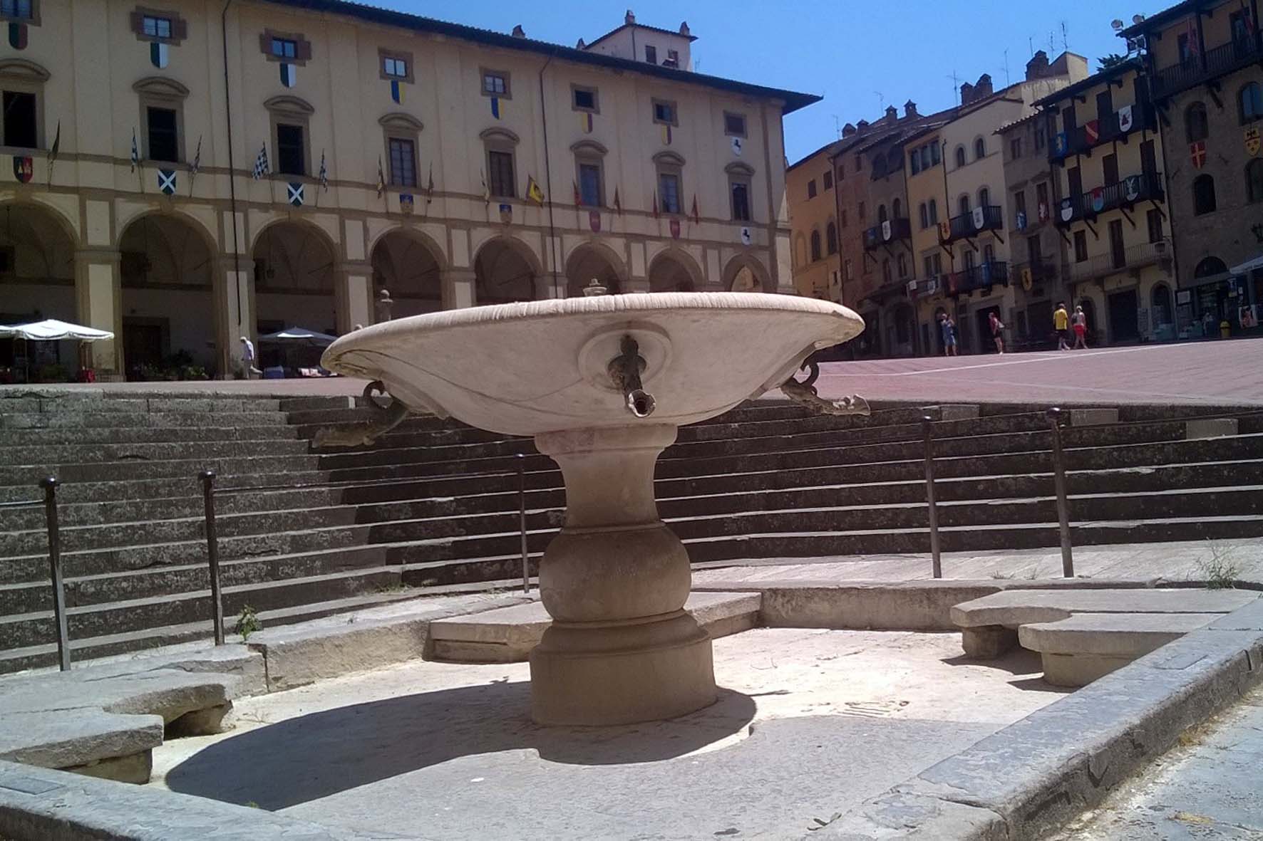 Popolari per Arezzo Fontana Piazza Grande