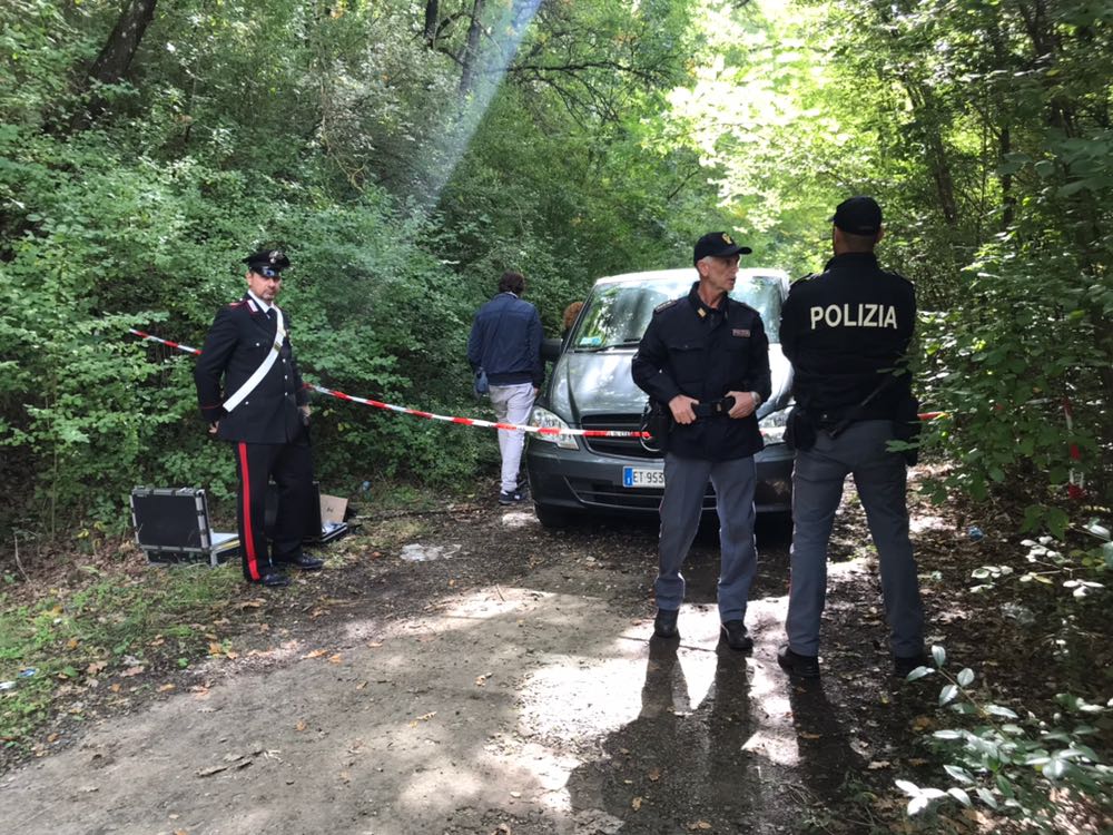 morti palazzo del pero carro funebre due