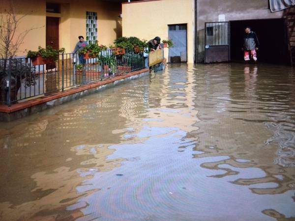 image015