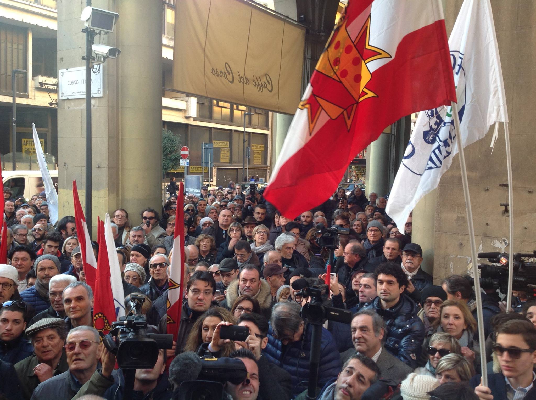 FOLLA SALVINI