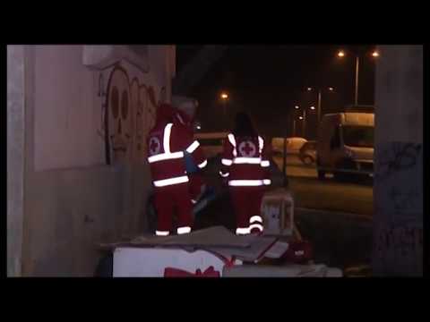 Arezzo, è arrivato il freddo: in consegna i sacchi a pelo per chi dorme in strada