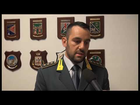 Arezzo, 900 capi di abbigliamento contraffatti: quattro persone denunciate