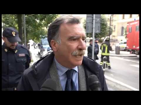 Allarme pacco bomba alle Poste Centrali: era pane, il fumo veniva dalla farina