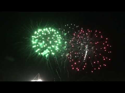 Arezzo celebra San Donato. Tutti con il naso all'insù per ammirare i fuochi e poi celebrazioni in Duomo 