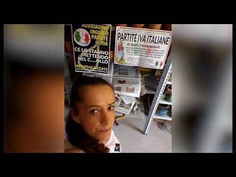 Arezzo, va in scena il funerale delle partite Iva