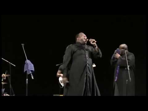 Pastor Ron incanta il Teatro Petrarca: tappa ad Arezzo per il Toscana Gospel Festival