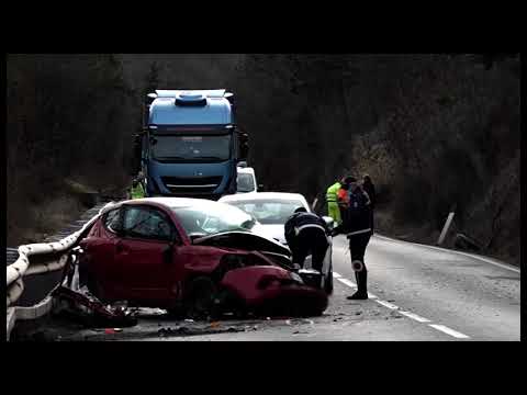 Arezzo. Schianto frontale tra auto e camion al Torrino: due feriti