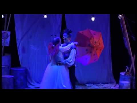 Ale e Franz come Romeo e Giulietta sul palco del Teatro Petrarca