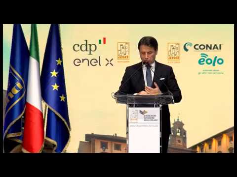 Arezzo, la giornata del premier Giuseppe Conte: parata di ministri in città per l'assemblea Anci