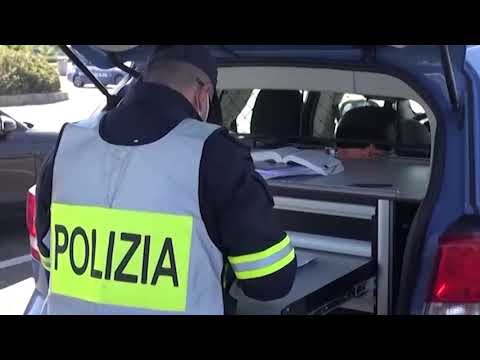 Sorpresi in A1 con documenti falsi e oggetti da scasso: due arresti