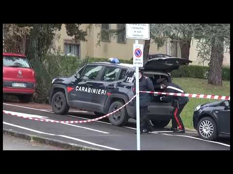 Tragedia di Levane, il padre trasferito a Sollicciano. Candele alla finestra per ricordare bimba