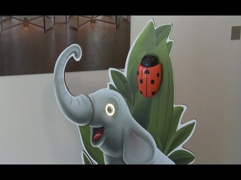 Arezzo: un elefantino che misura la febbre. Idea di un'azienda aretina