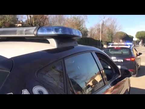 Ubriachi al volante distruggono auto e segnaletica stradale: tre denunce