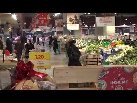 Va in arresto cardiaco al centro commerciale Setteponti: salvato con il defibrillatore