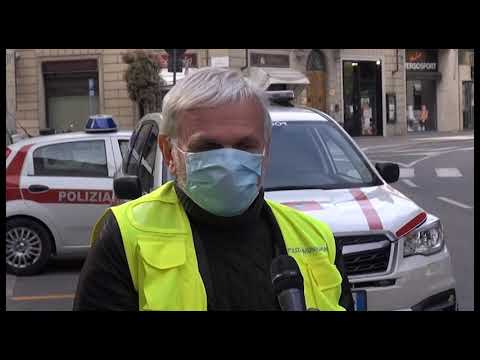 Arezzo, l'orto motivo per uscire. Troppa gente in giro. I controlli della polizia locale 