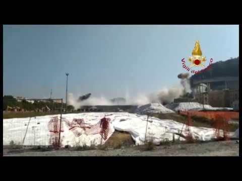 Demolito il Ponte Morandi, ora la ricostruzione nel ricordo delle vittime