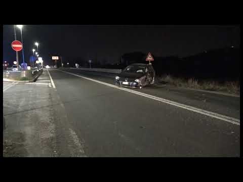 Schianto sul raccordo autostradale: quattro feriti nell'incidente