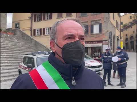 Cortona, presentati i nuovi agenti, gli ufficiali e i mezzi di servizio della Polizia Municipale