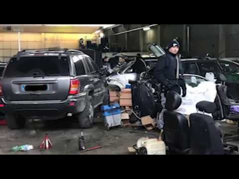 Trapiantano pezzi di auto di lusso in vetture rubate: blitz in Casentino
