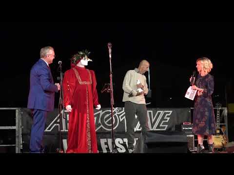 Dante protagonista all'Anfiteatro di Castiglion Fibocchi: l'intervista al Sommo Poeta