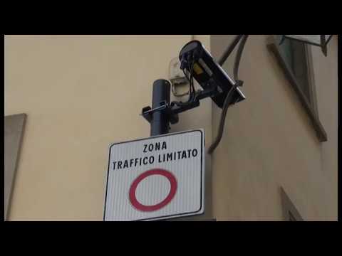 Arezzo, furti in pieno centro storico: un cartello per lanciare l'allarme