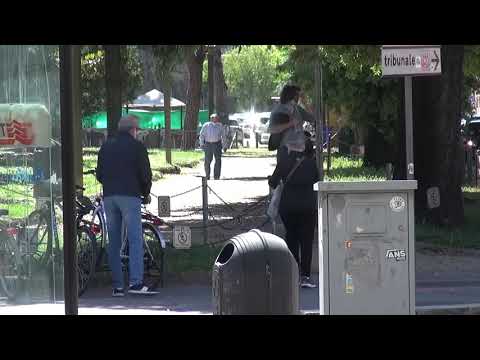 Arezzo. Malore ai giardini Porcinai, prima derubato e poi ricattato. Bloccati dalla Polizia