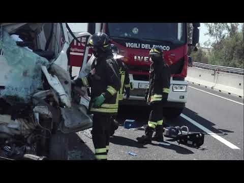 Tragico schianto in A1 tra Monte San Savino ed Arezzo: perde la vita un 24enne