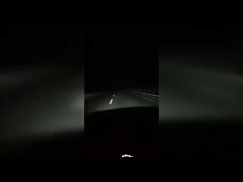 Camion carico frutta contromano lungo la E45: bloccato dalla stradale