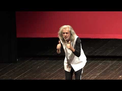 “Trascendi e Sali”, Alessandro Bergonzoni apre il festival Smart