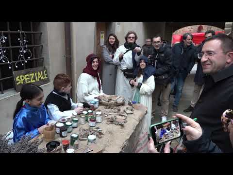 Il Vescovo Andrea in visita al presepe vivente di Oliveto (Ar). 