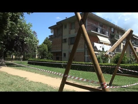 Vandali al parco di San Leo, distrutto un gioco per bambini