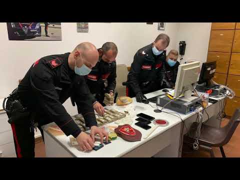 Arezzo. Droga nascosta nella pagnotta di pane, scoperti ed arrestati da carabinieri