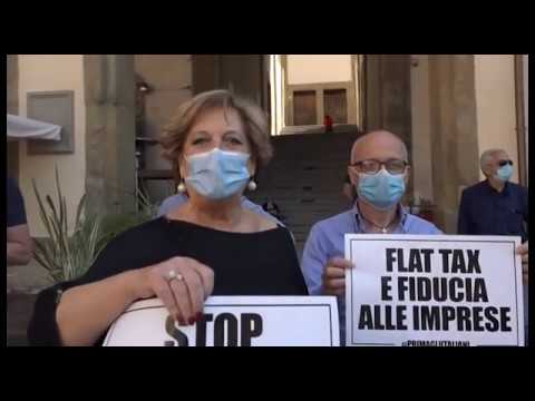 Il centro destra aretino in Piazza Grande contro il Governo