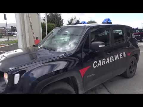 Rissa in pieno giorno in zona Eden con forbici, cacciaviti e mattoni: 5 arresti