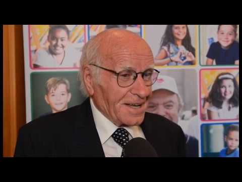Ogni giorno porta a scuola un bambino non vedente: è Romano Carletti il “Nonno dell'anno”