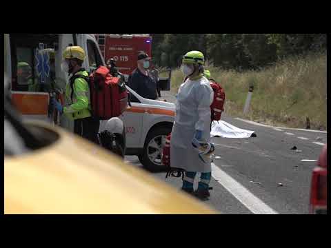 Tragedia lungo la A1, le immagini del terribile schianto