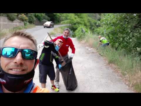 Ciclisti per l'ambiente, raccolti oltre 2 quintali di rifiuti abbandonati lungo la strada de “La Foce”