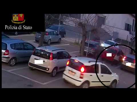 ​Ladri di borse con la tecnica delle chiavi a terra, smascherati dalla Polizia