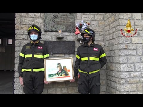 L'omaggio dei Vigili del fuoco a Filippo Bertini, il collega morto 21 anni fa durante un intervento