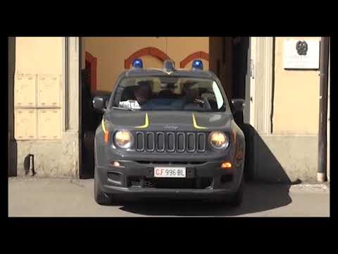 Compravendita di auto e trattori senza pagare l'Iva: nei guai imprenditore e socio. Truffa da 200 mila euro